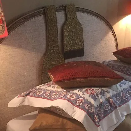 La Maison Rousseau D'hotes Bed & Breakfast 4*