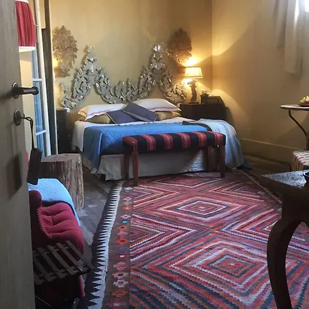 La Maison Rousseau D'hotes Bed & Breakfast 4*