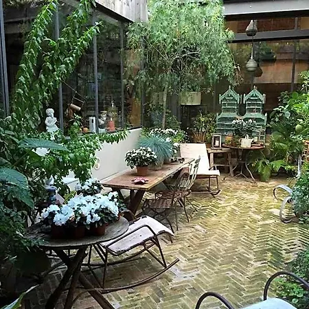 La Maison Rousseau D'hotes Bed & Breakfast Nimes