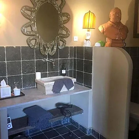La Maison Rousseau D'hotes Bed & Breakfast 4*