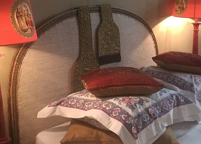 La Maison Rousseau D'hotes ベッド・アンド・ブレックファスト 4*