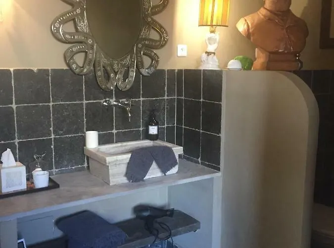 La Maison Rousseau D'hotes